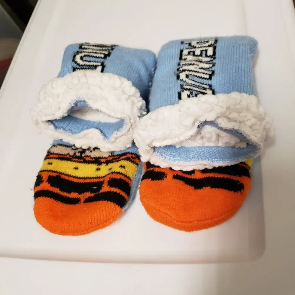 PEANUTS Ladies Sherpa Lined Gripper Bottom Slipper Socks Charlie Brown, Linus